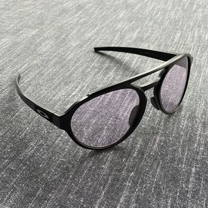 Oakley forager black/prism grey